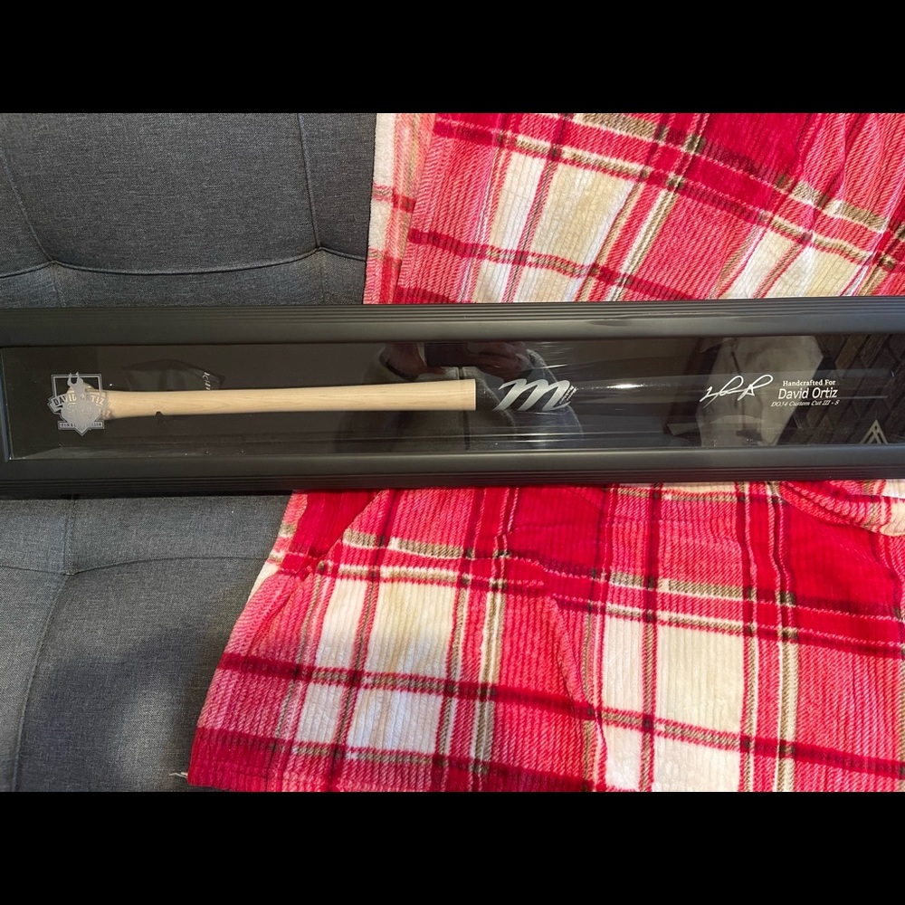 SIGNED David Ortiz baseball bat, Retirement year
